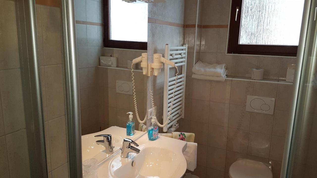 Landgasthof "Zur Linde" Irmelshausen Luaran gambar