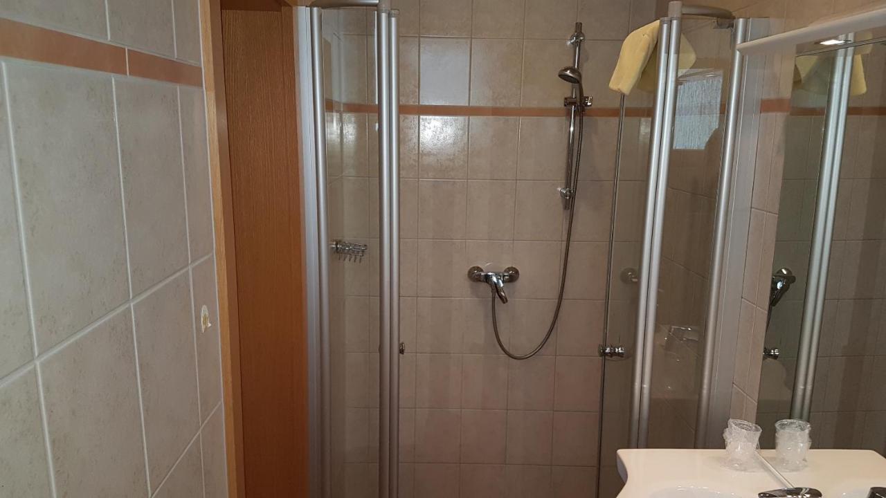 Landgasthof "Zur Linde" Irmelshausen Luaran gambar