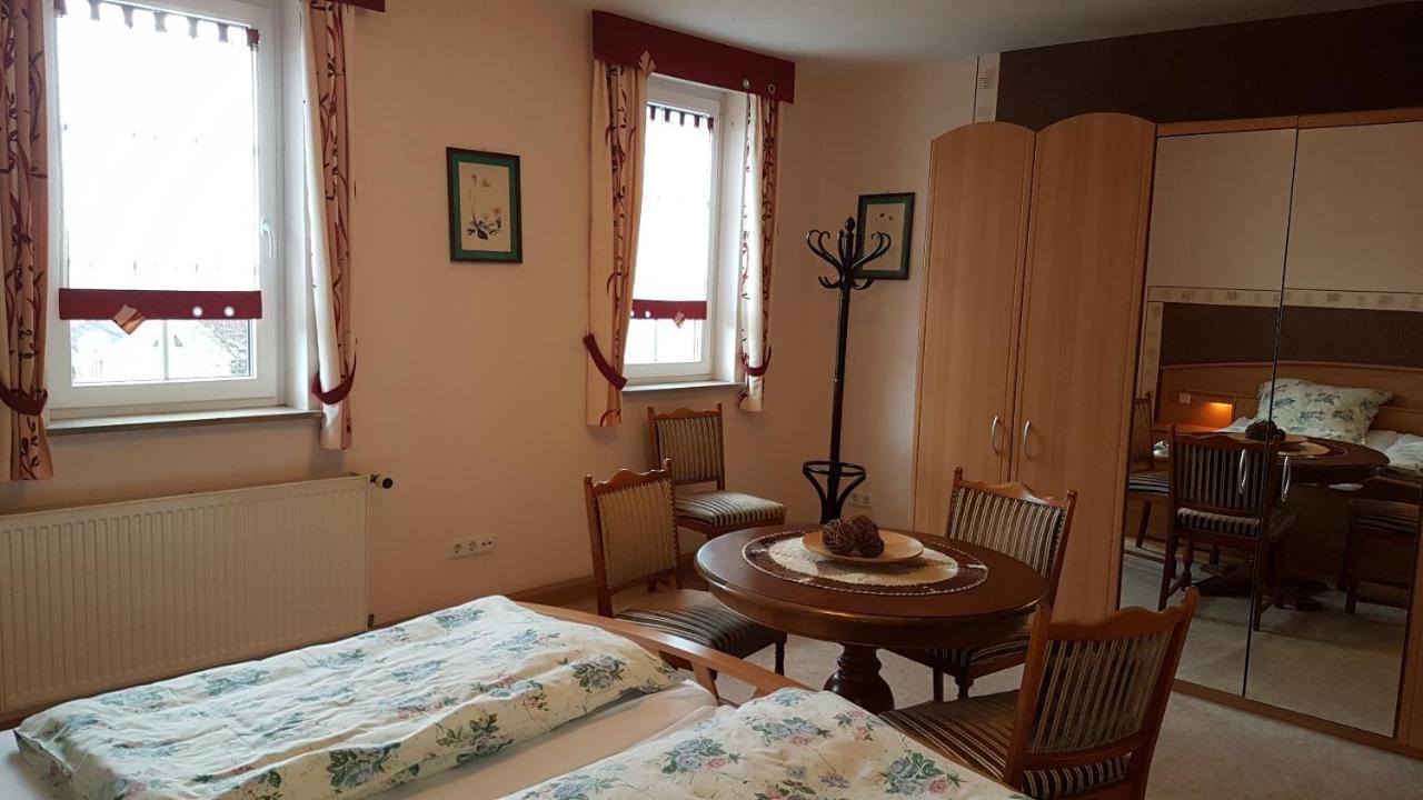 Landgasthof "Zur Linde" Irmelshausen Luaran gambar